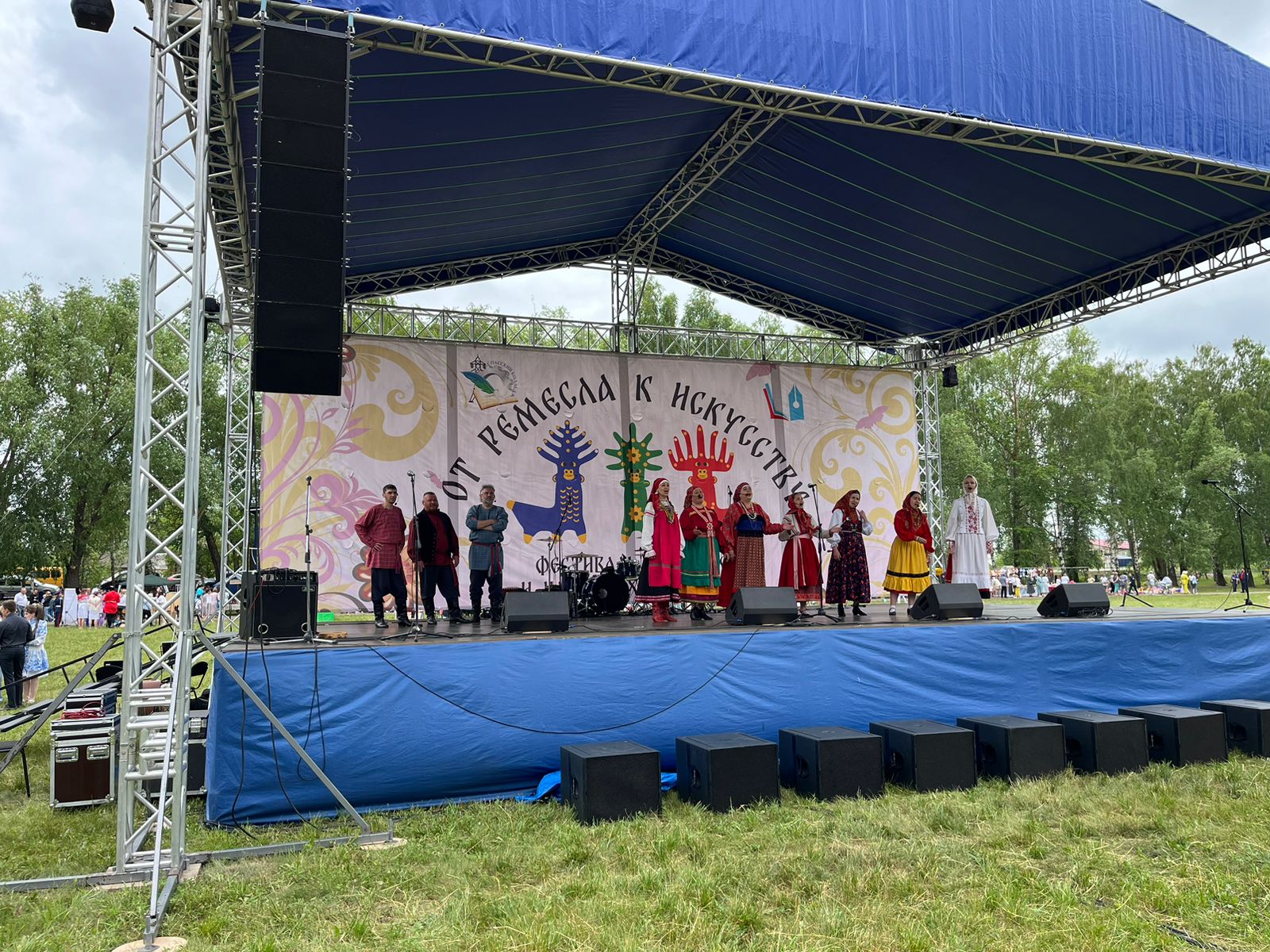 На фестивале «От ремесла к искусству» в г. Спасске выступил ансамбль «Миряне» На фестивале «От ремесла к искусству» в г. Спасске выступил ансамбль «Миряне»